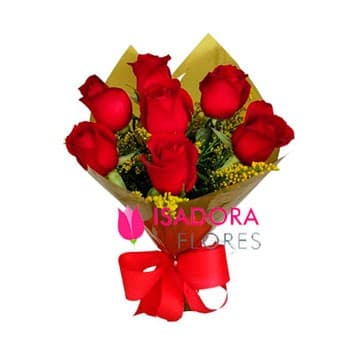 Buquê de rosas com embalagem dourada